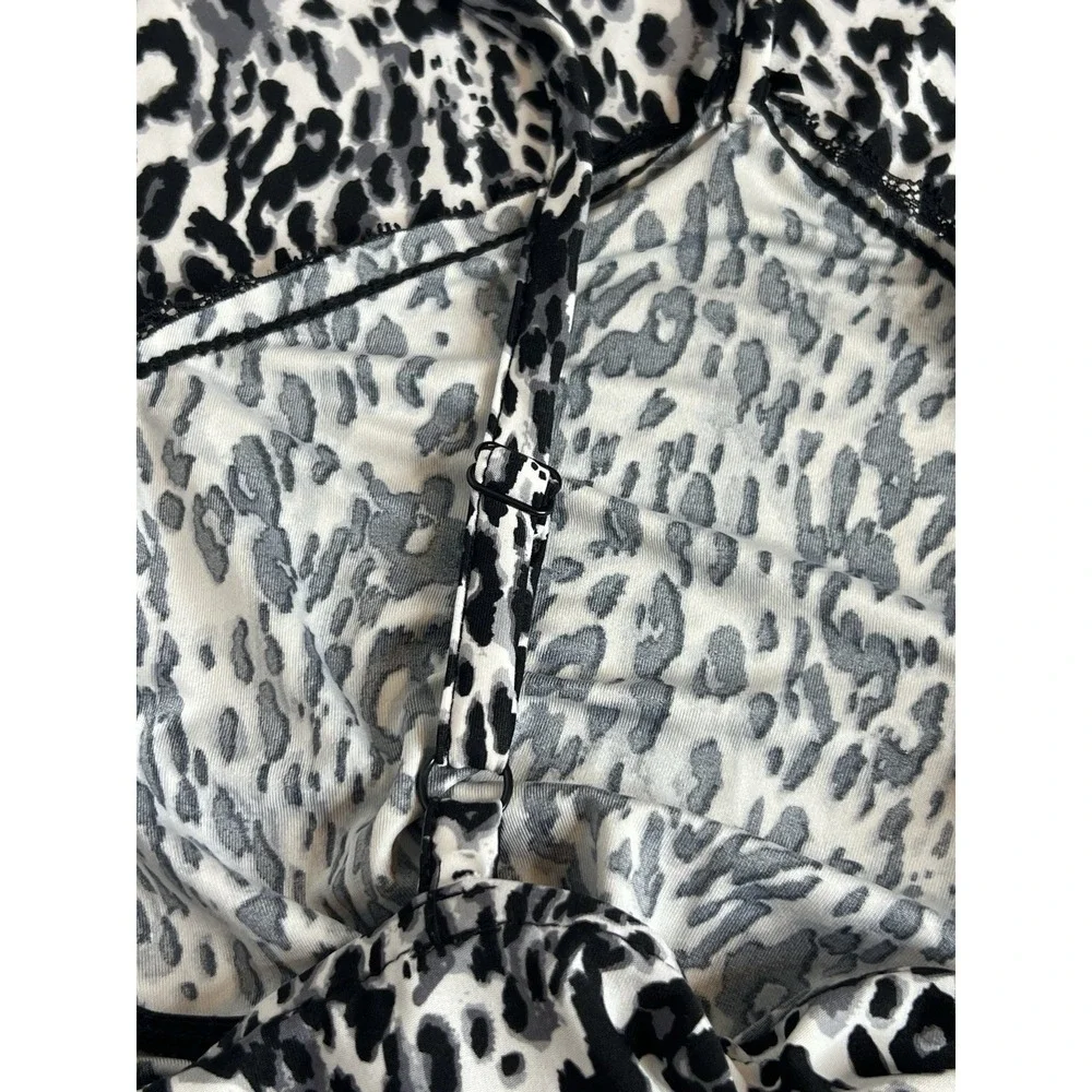 Delta Burke Women's‎ Size 1X Black & White Animal Print Babydoll Gown and Robe